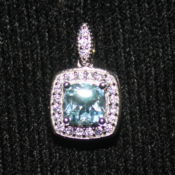 Jewelry - Sterling Silver Genuine Topaz Necklace Pendant 925